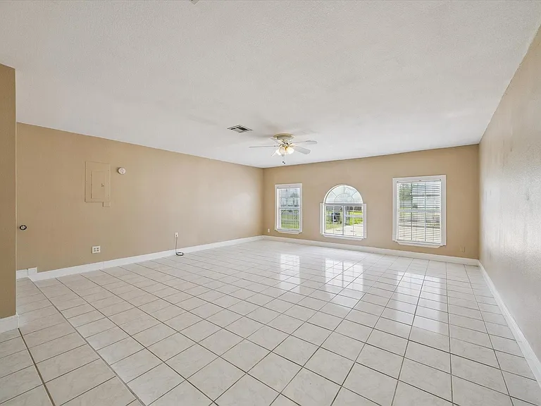 2709 Avenue D — Photo 3