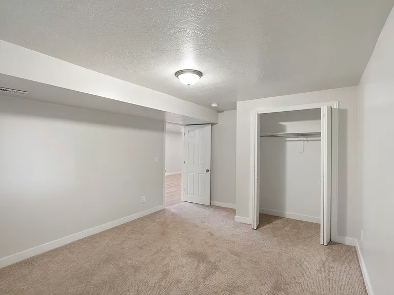2569 N 2900 E — Photo 7