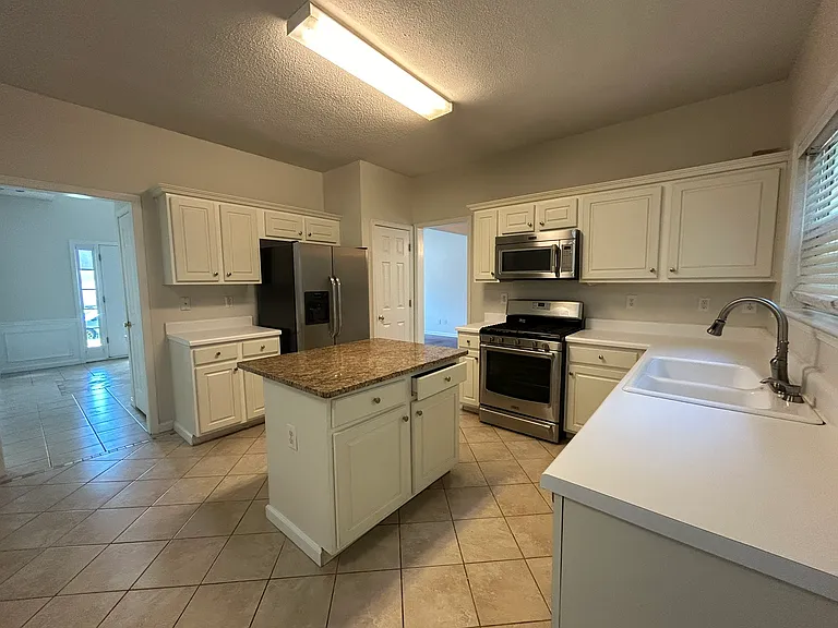 180 Sessingham Ln — Photo 12