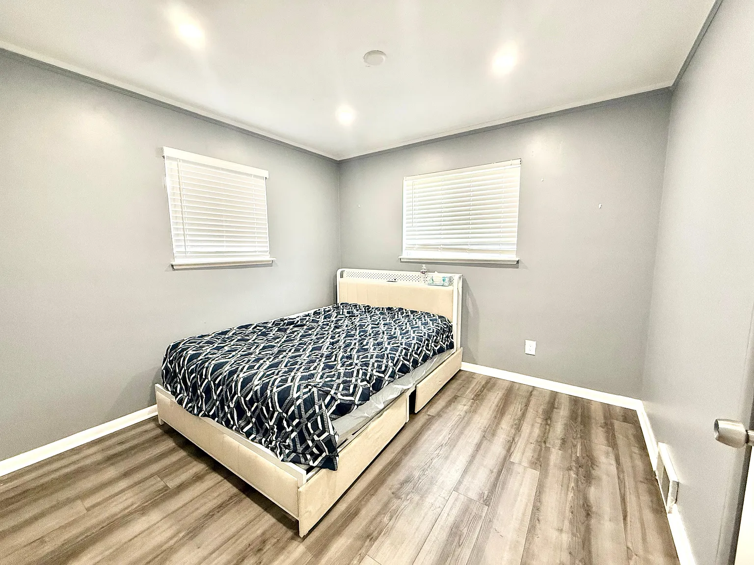 3 bed, 1.5 bath, 1100 sqft, $2,000 — Photo 4