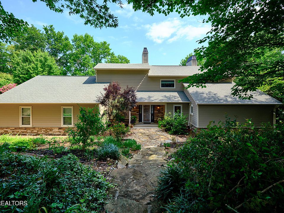 1st image of 226 W Cove Dr