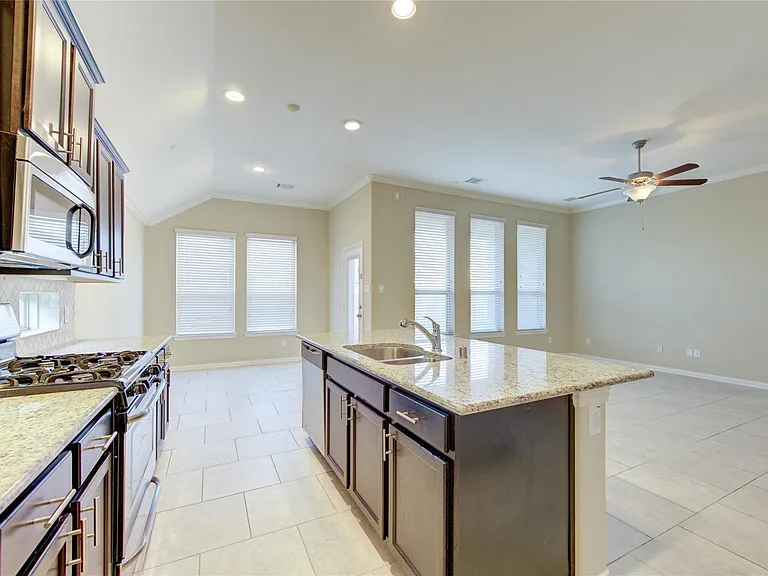 6519 Point Hollow Ln — Photo 33