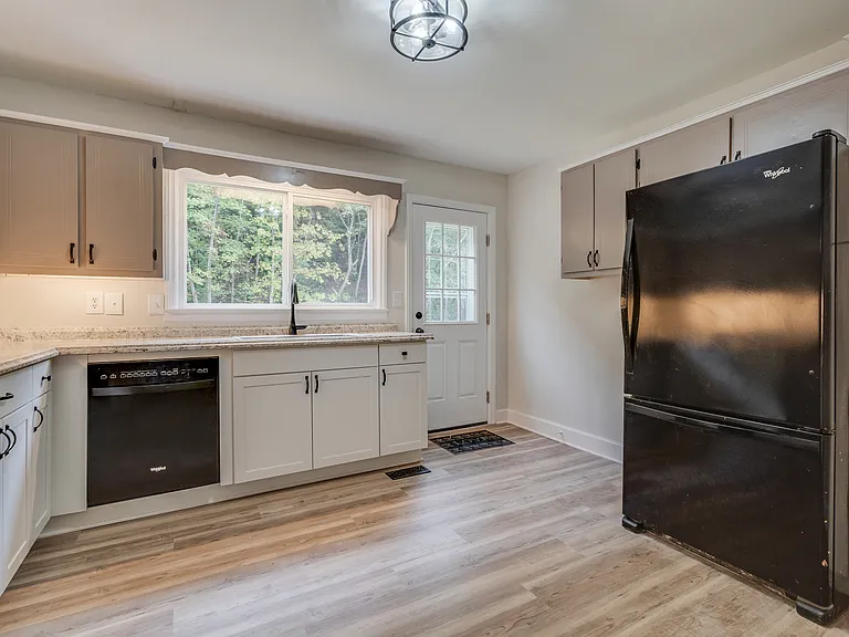 1210 Thomas Blvd — Photo 9