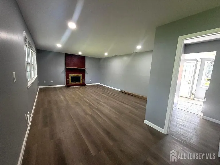 434 Plainfield Rd — Photo 6