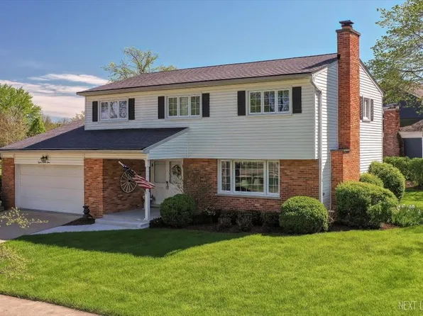 1523 Surrey Dr, Wheaton, IL 60189