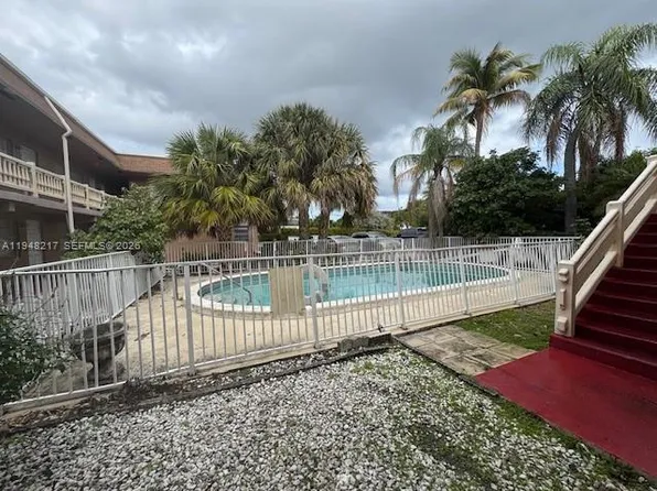 241 SE 9th Ave APT 105, Pompano Beach, FL 33060