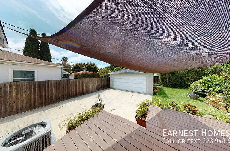 2577 S Bundy Dr — Photo 10