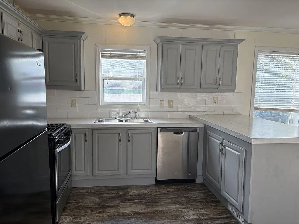 3 bed, 2.0 bath, 1056 sqft, $1,850 — Photo 3