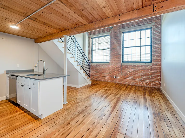 556 Atwells Ave — Photo 27