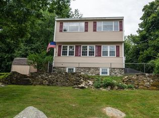 20 Oak St, Tyngsboro, MA 01879