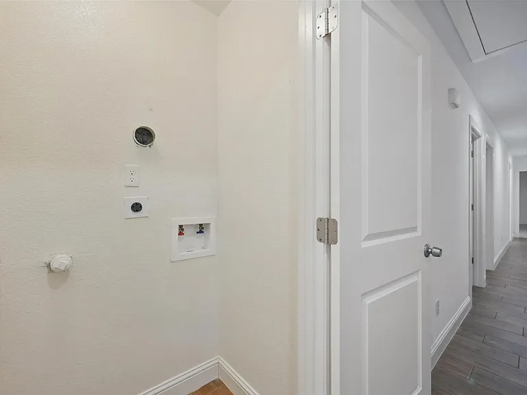 607 E Carter St #609 — Photo 13