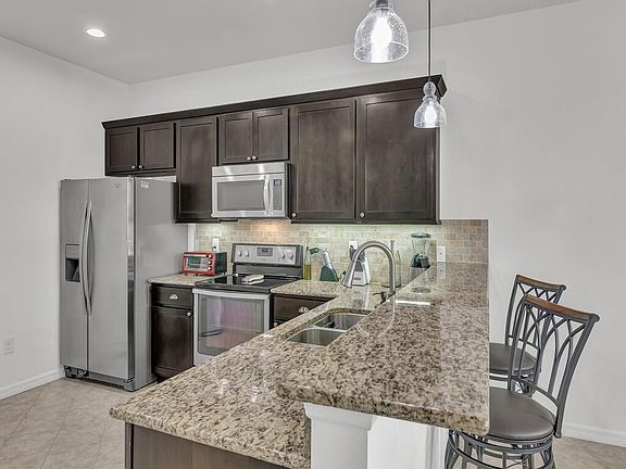 5th image of 1070 Normandie Way