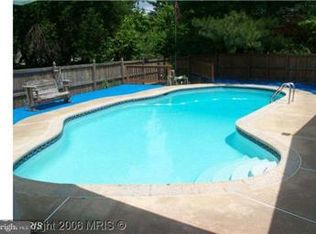 16100 Pond Meadow Ln, Bowie, MD 20716