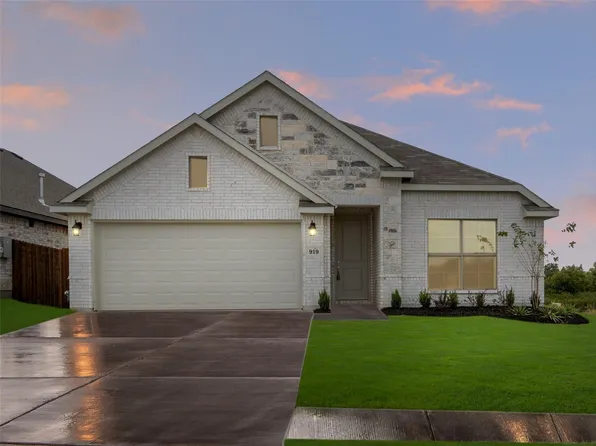919 Misty Ln, Cleburne, TX 76033
