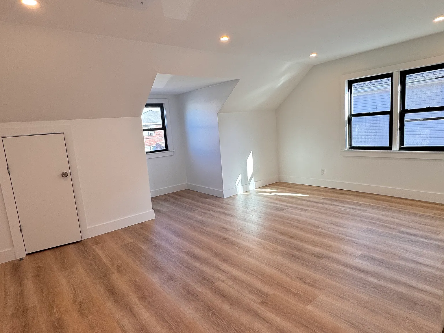 2 bed, 1000 sqft, $2,800 — Photo 3
