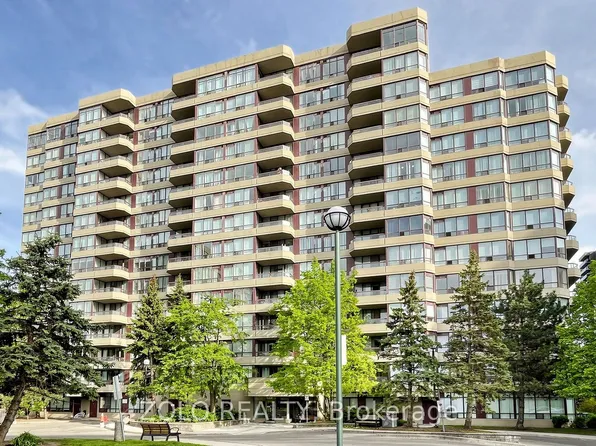91 Townsgate Dr #704, Vaughan, ON L4J 8E8
