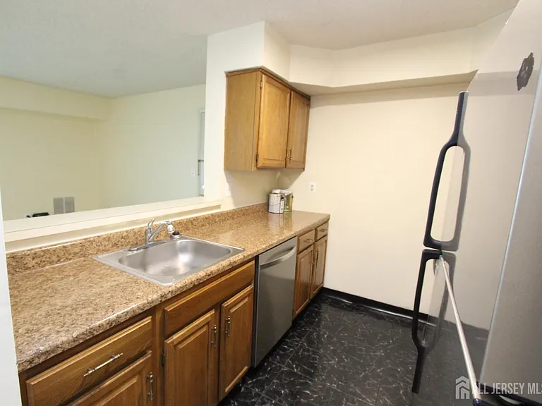 1105 Aspen Dr — Photo 7