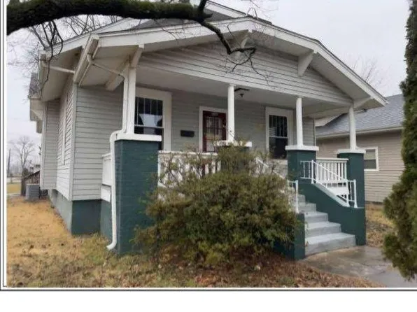 202 W Parker Ave, Chaffee, MO 63740