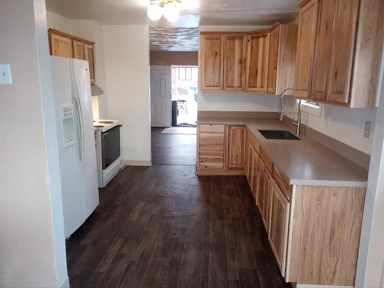 2020 E Dalton Ave — Photo 2