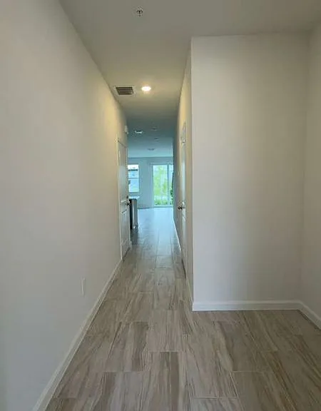 613 Salisbury Cir — Photo 2