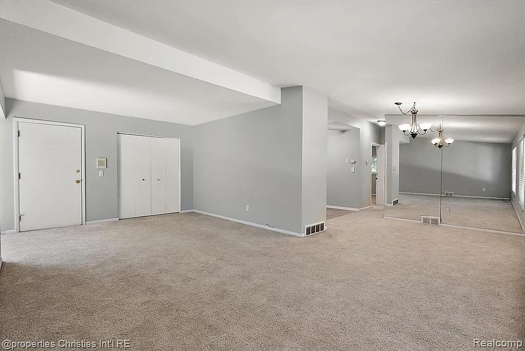 2 bed, 1.5 bath, 981 sqft, $1,495 — Photo 4