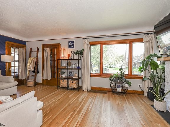 5th image of 16929 Woodbury Ave