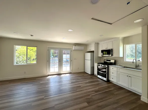 209 W Broadbent Dr, Riverside, CA 92507