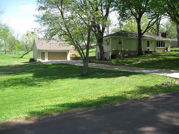 4th image of 3801 E Hills Dr