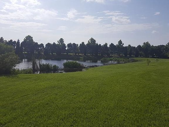 3rd image of 7425 Surrey Pines Dr