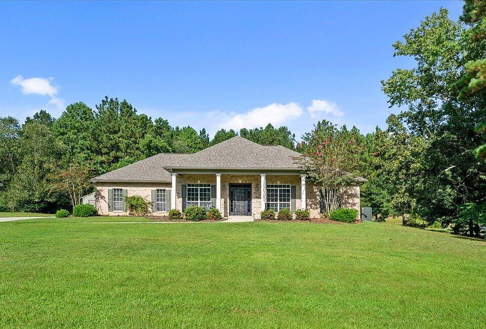 1st image of 211 Whistlers Way