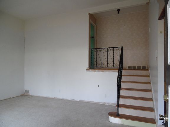 3rd image of 1150 Manfeld Dr