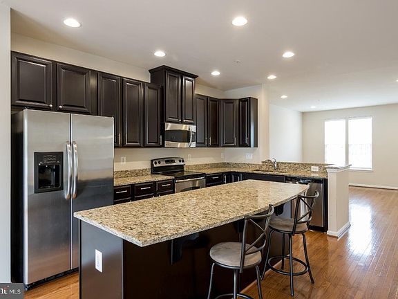 4th image of 7646 Timbercross Ln