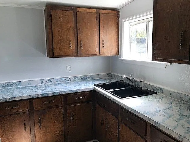 704 Maple Dr SE — Photo 3