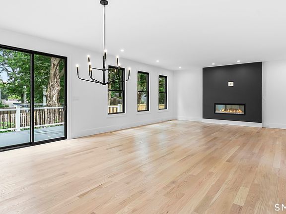 3rd image of 80 Oronoque Hills Road