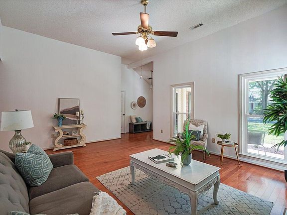 5th image of 115 Saint Awdry St