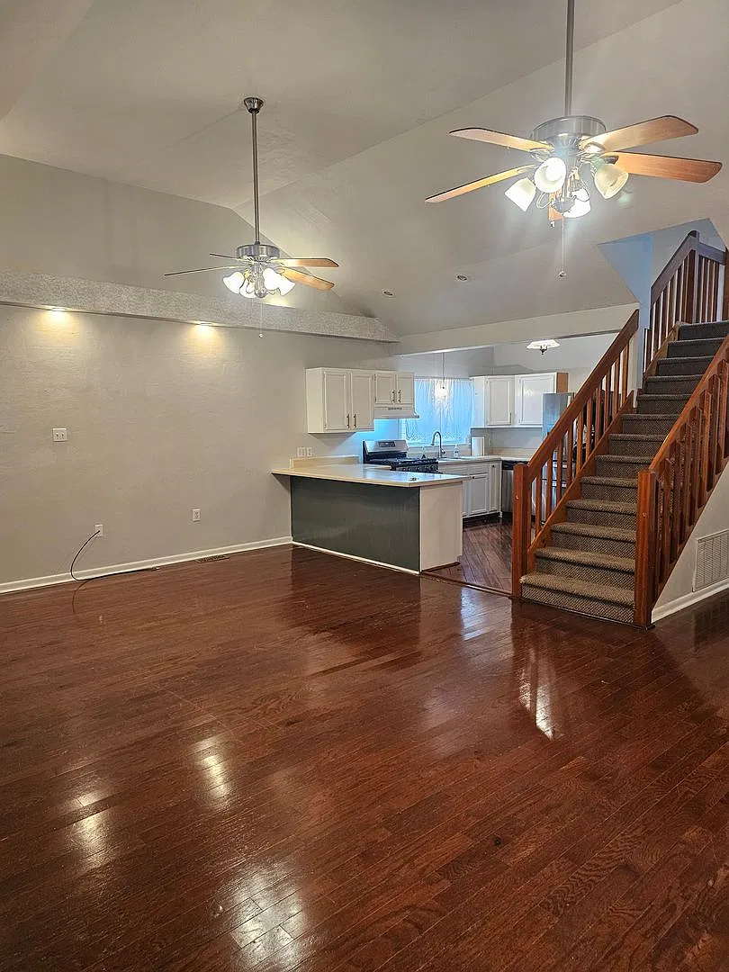 9529 Grove Ave — Photo 3