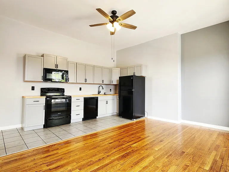 331 E 2nd St #C — Photo 5