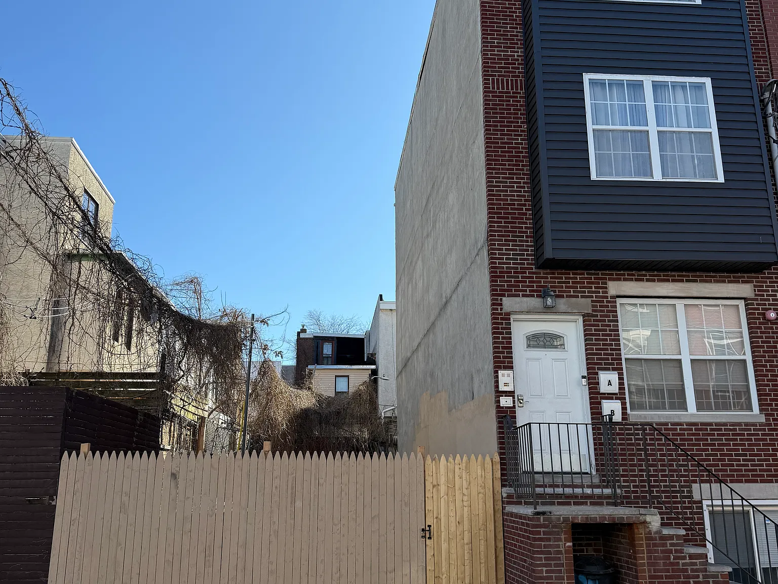 1712 Monument St — Photo 1