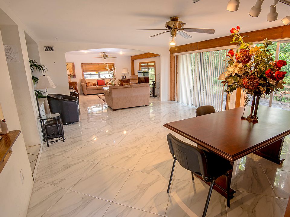 2nd image of 1451 Crest Dr