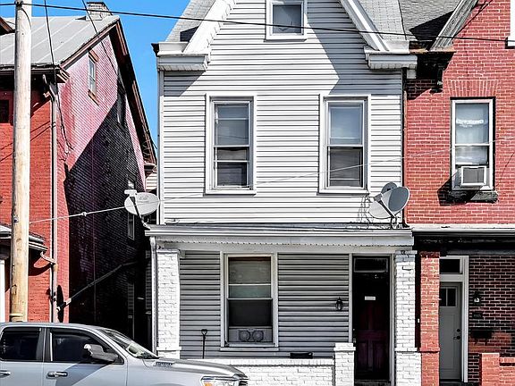 2nd image of 1127 Walnut St