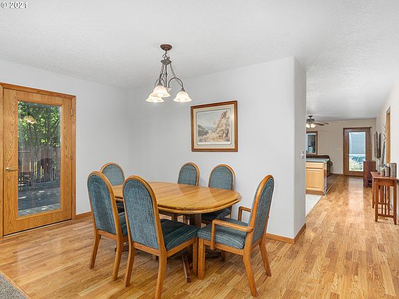 5th image of 2930 SE Balfour St