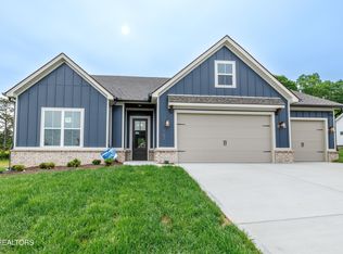 167 Clover Cir, Lenoir City, TN 37772