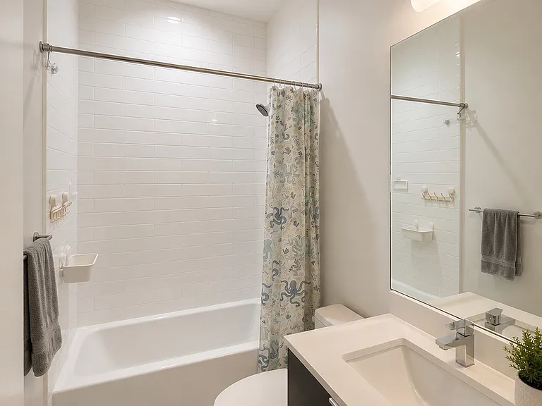 715 S May St #2S — Photo 6