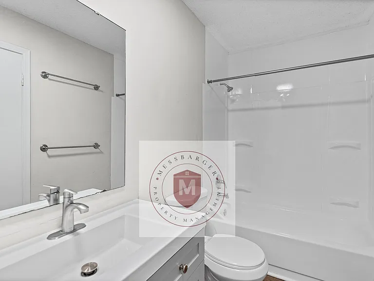 425 Castle Dr — Photo 17