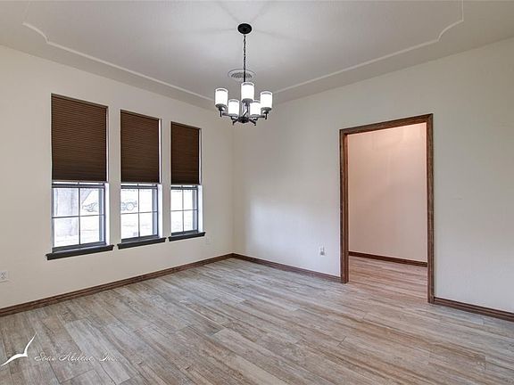 5th image of 5065 Robertson Dr