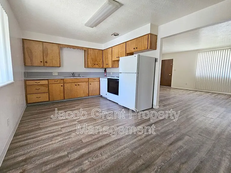 2134 Saint Clair Rd — Photo 5