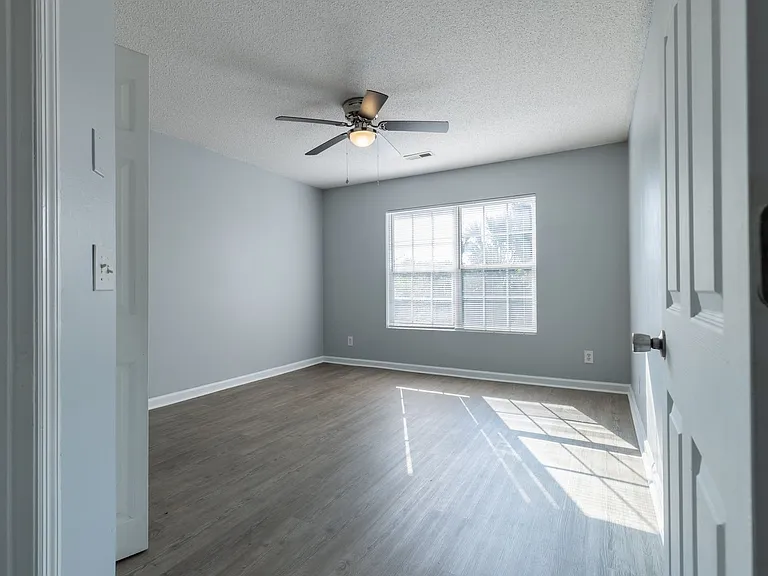 120 Harbison Dr — Photo 6