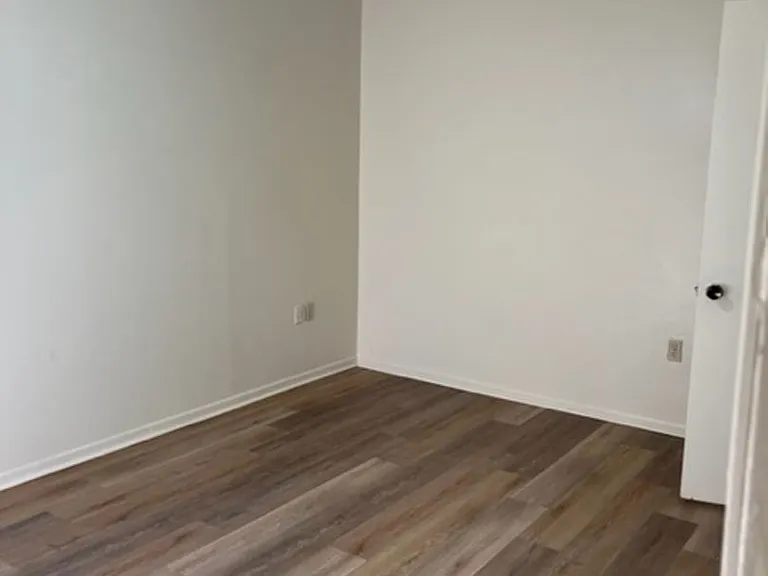 8010 Pennth Ave — Photo 5