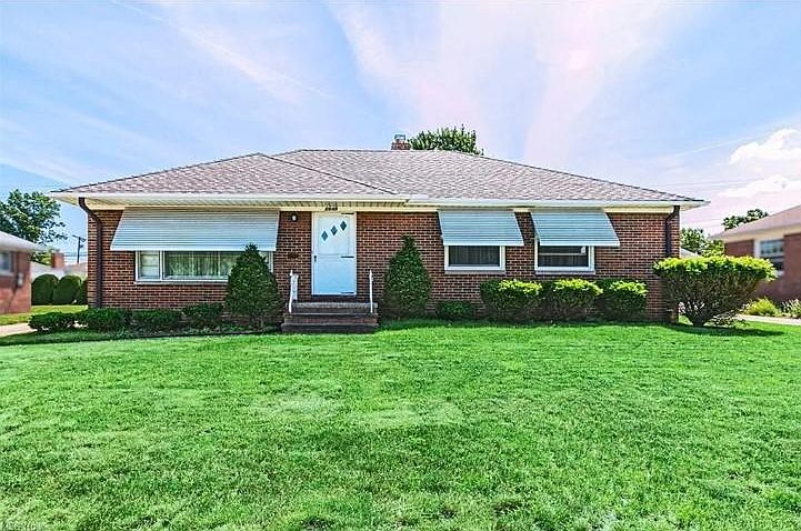 1st image of 2649 Forestview Ave