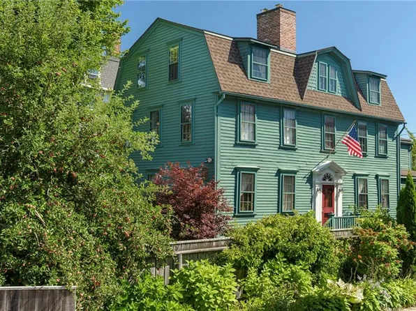 53 Washington St, Newport, RI 02840